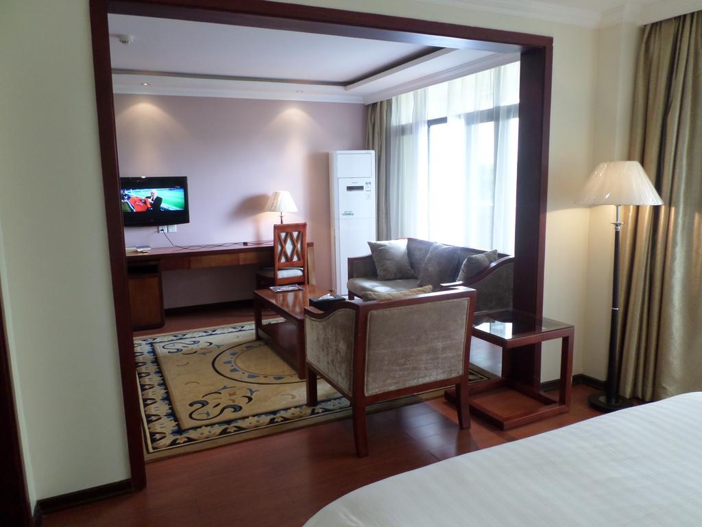 G.S Plaza Hotel Άκρα Εξωτερικό φωτογραφία